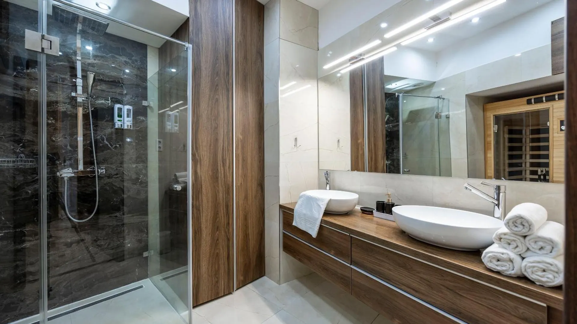 Luxurious Elizabeth St Residence With Sauna Budapest Apartment
